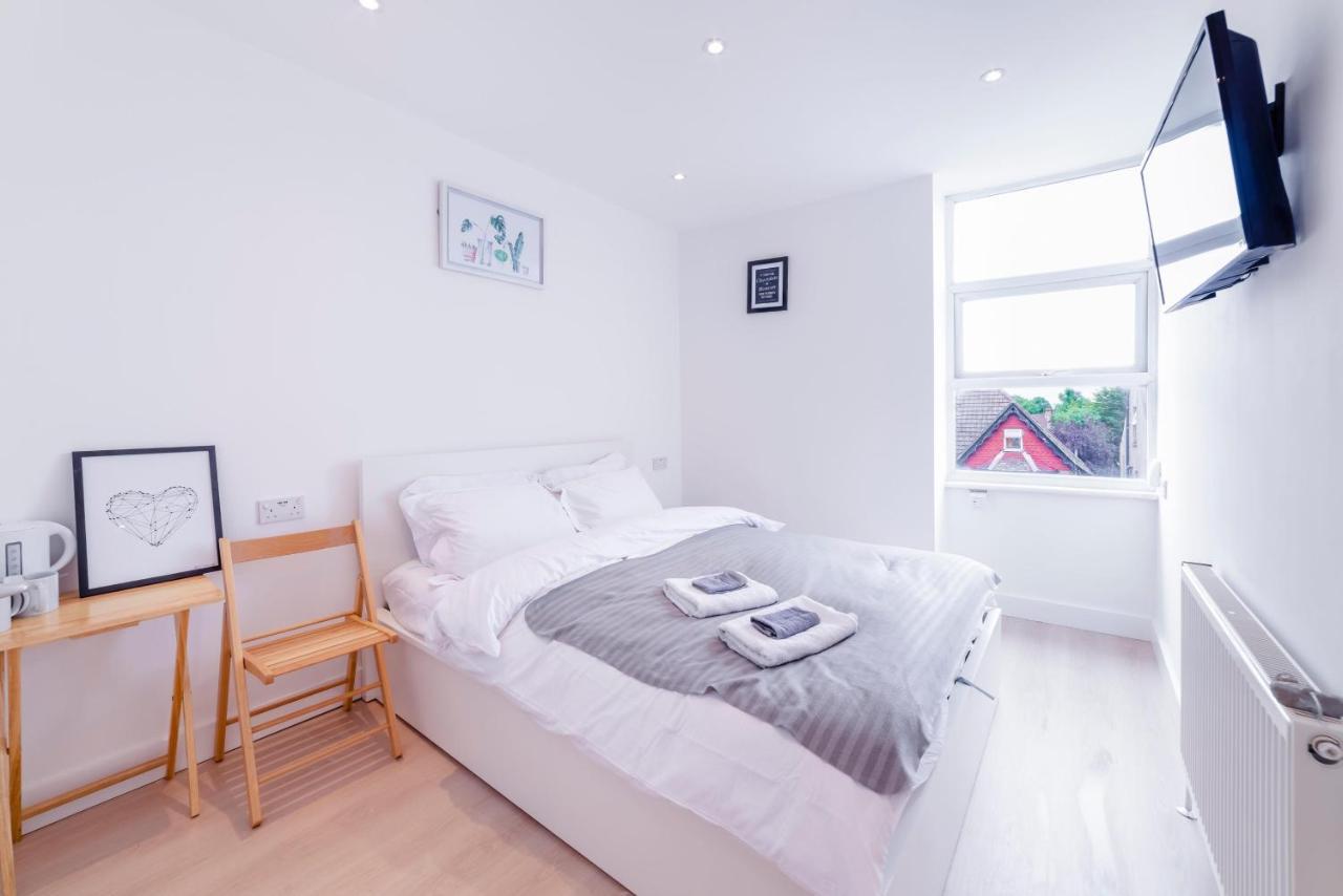 Quiet Cosy Rooms ฮาร์โรว์ ภายนอก รูปภาพ