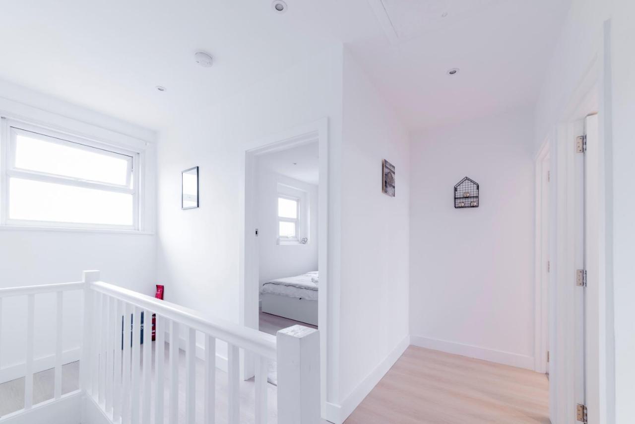 Quiet Cosy Rooms ฮาร์โรว์ ภายนอก รูปภาพ